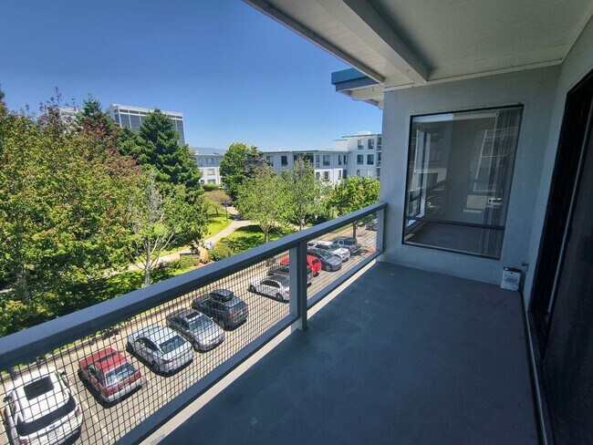Building Photo - TOP FLOOR 1BD/1BATH Condo Available For Rent at the Watergate Community in Emeryville!!!!