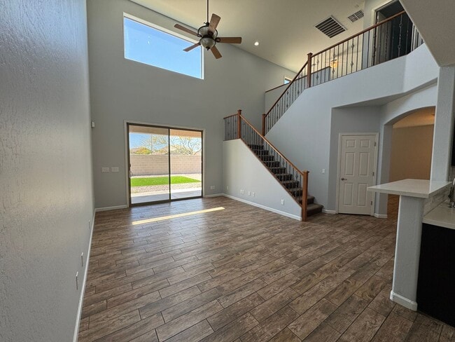 Building Photo - Updated 4 bedroom home in Casa Del Rey Com...