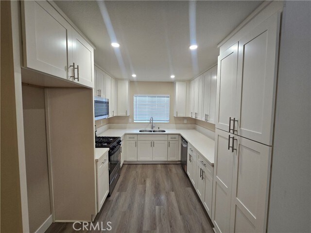 Building Photo - 8062 Trask Ave
