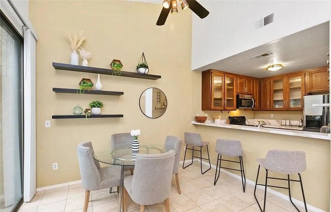 Primary Photo - 2526 W MacArthur Blvd