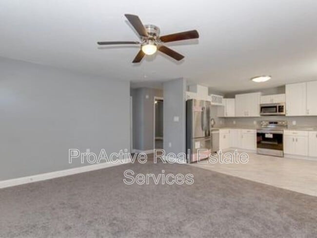 Building Photo - 1421 Des Moines Ave