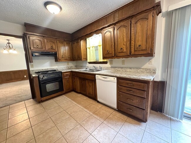 Building Photo - Gorgeous 3 bedroom 2.5 bathroom Duplex home!