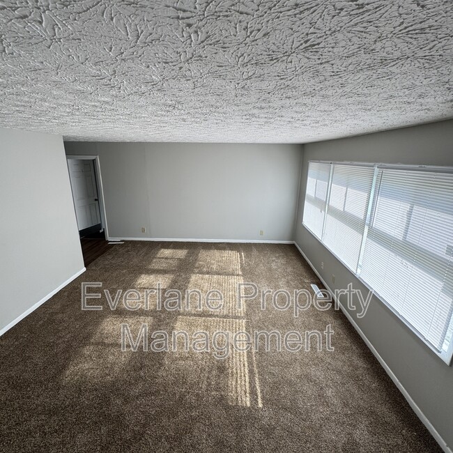 Building Photo - 4030 N Catherwood Ave