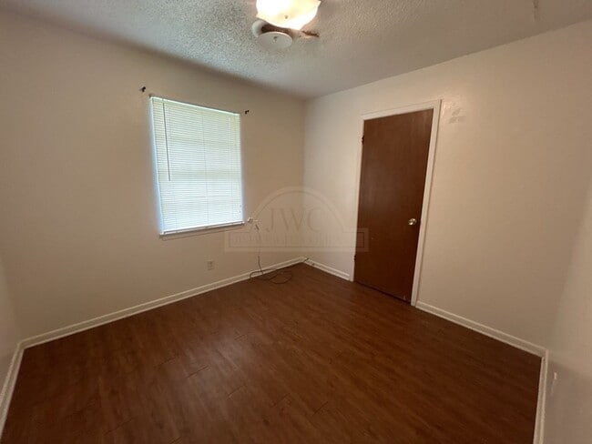Building Photo - 1205 Kathey Dr