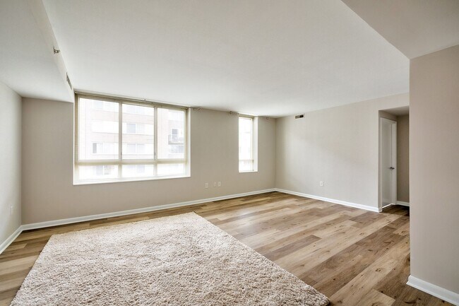 Building Photo - Modern Comfort 2BD/1BTH  in Navy Yard & So...