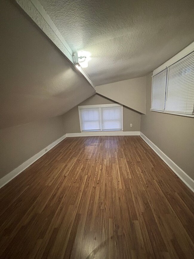 Building Photo - Three Bedroom Home in Chattanooga TN