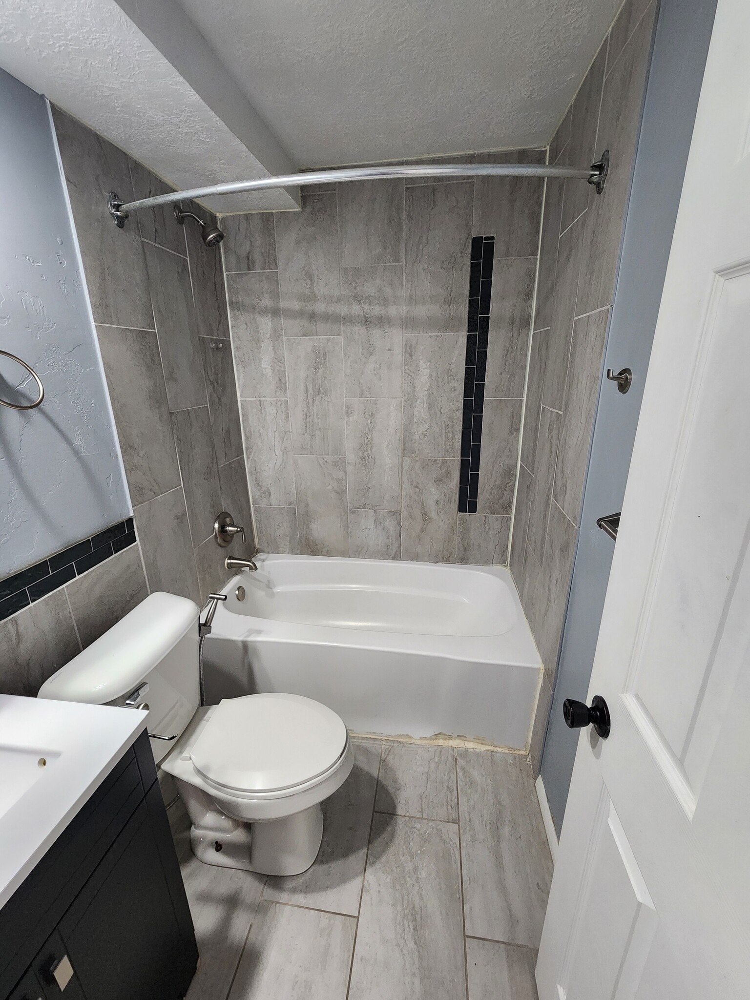 Building Photo - 609 N Prairie Ave