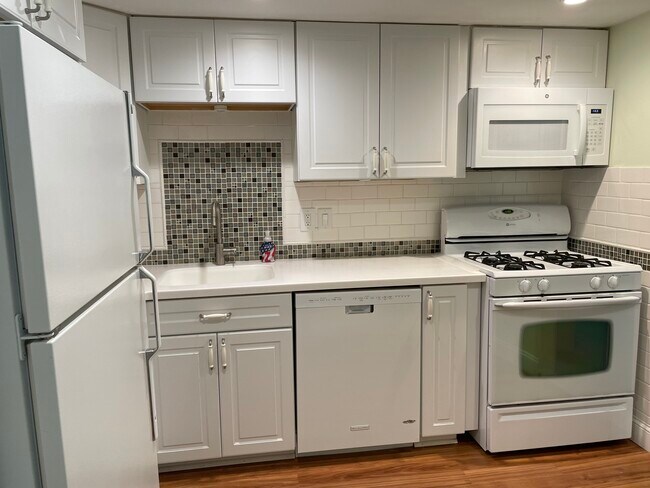 Building Photo - 140 Old Forge Xing