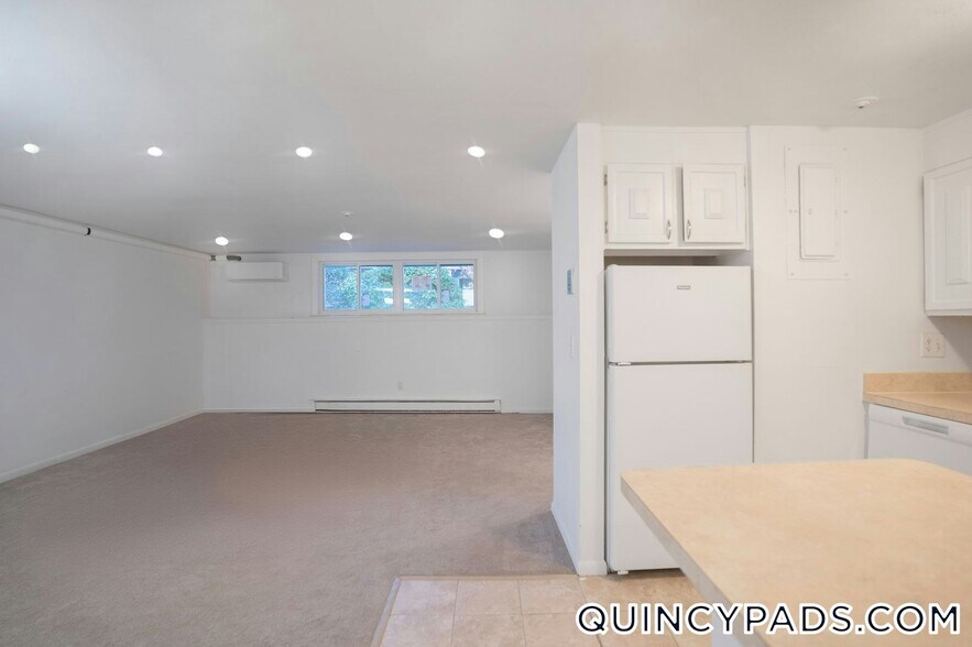 Building Photo - 59 Presidential Dr