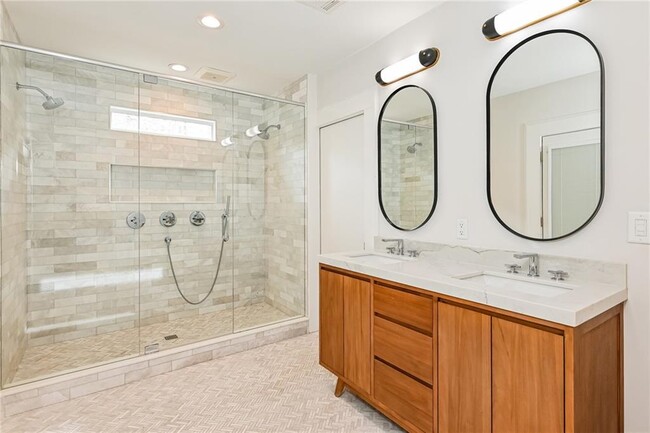 Building Photo - 2134 Delano Dr NE