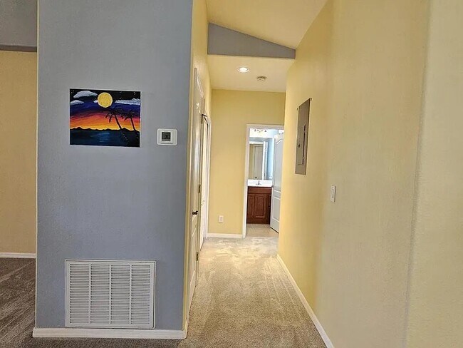 Building Photo - 927 Ocaso Ln
