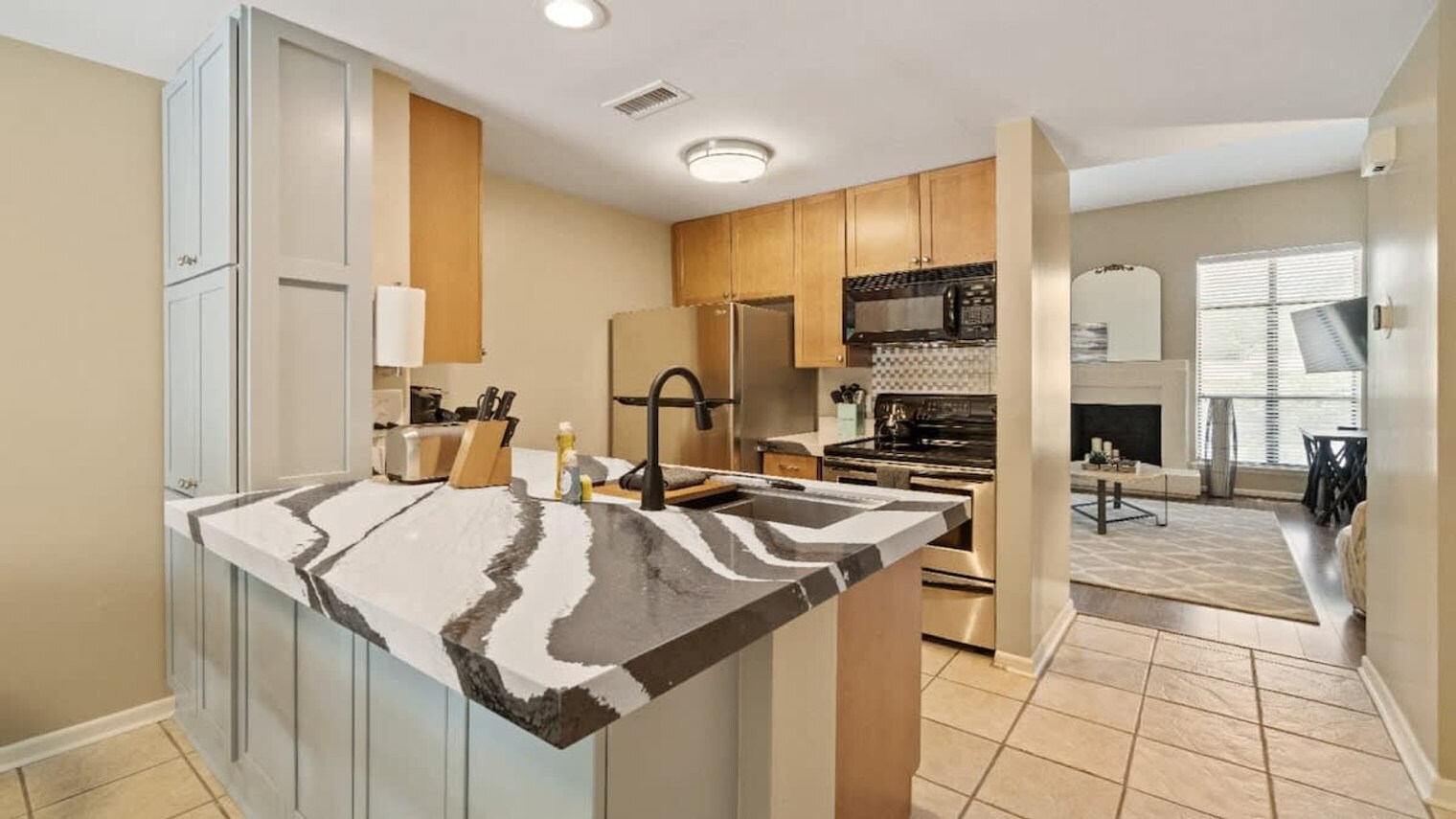 Building Photo - 8039 Charter Oak Ln