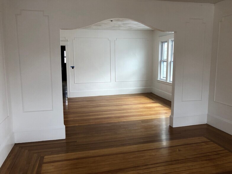 Building Photo - 49 Pembroke Ave