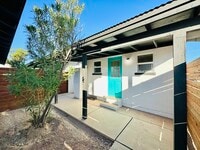 Building Photo - Renovated Studio with Front and Back Yard!...