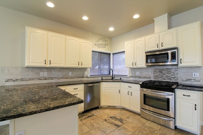 Building Photo - 3 Bedroom, 2 Bathroom Home in Richland