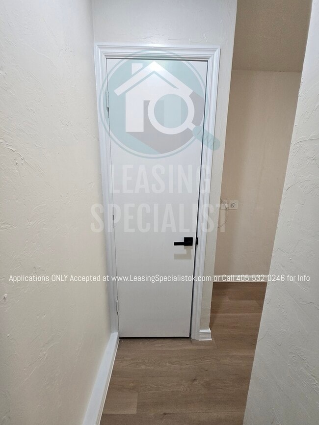 Building Photo - Spacious Village 3 Bed 2 Bath Home!