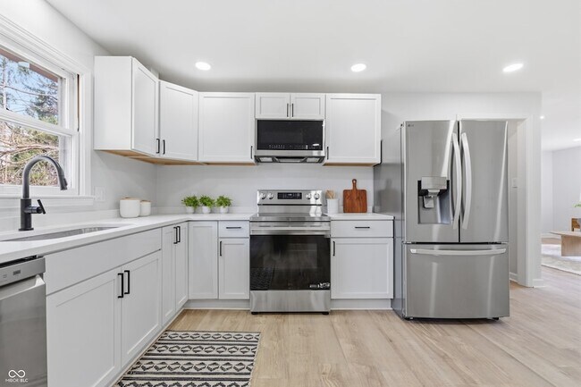 Building Photo - 3460 W 56th St