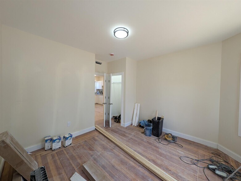 Building Photo - 5 Lowell Cir