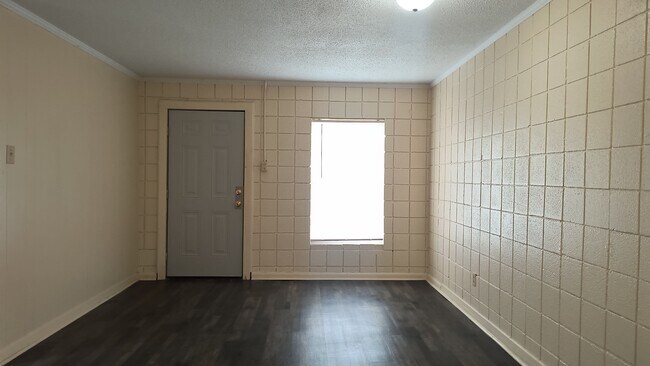 Building Photo - 3010 S Holly St