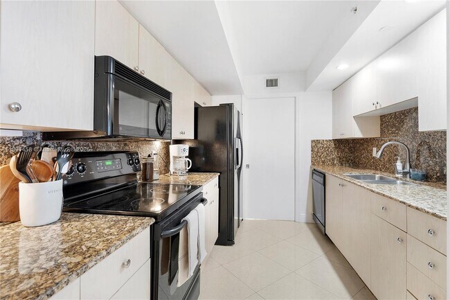 Building Photo - 6917 Collins Ave
