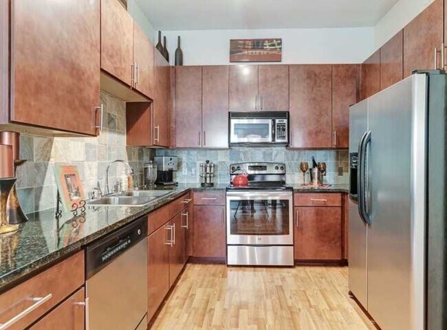 Building Photo - 1380 River Bend Dr