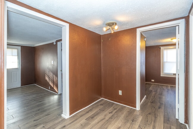 Building Photo - 4864 Shell Ln