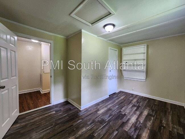 Building Photo - 348 N 17th St
