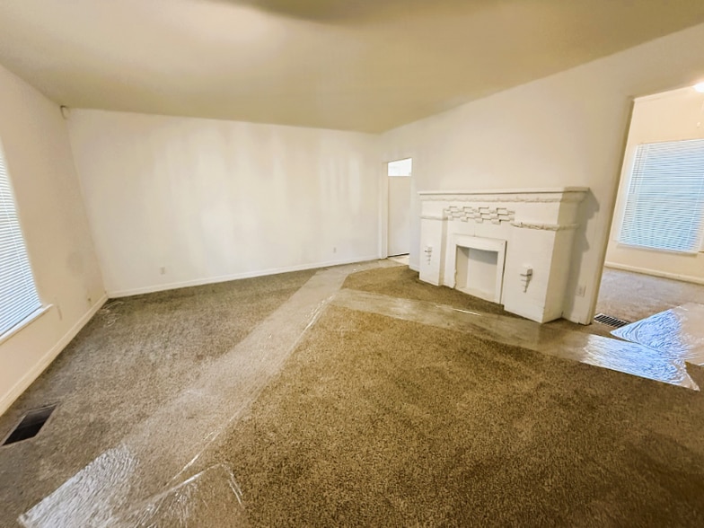 Building Photo - 1739 S Water St