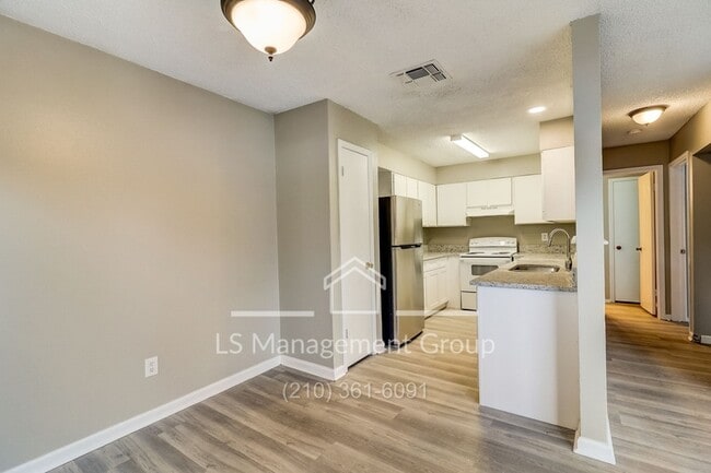 Building Photo - 7523 Oak Chase