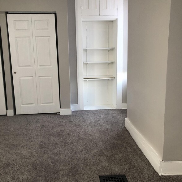 Building Photo - 2327 Duncan St