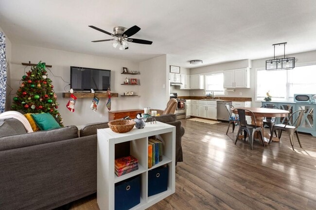 Building Photo - Beautiful Single Family Home