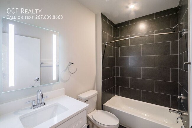 Building Photo - 1330 S Patton St