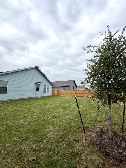 Building Photo - 3703 Oleander Pl