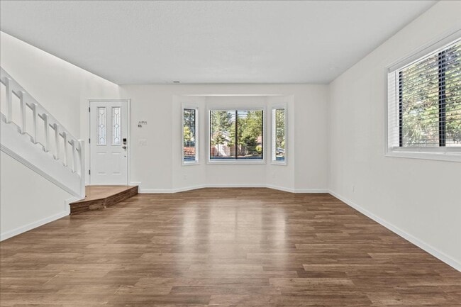 Building Photo - Beautifully renovated 4-bdrm, 2-bath Tuala...