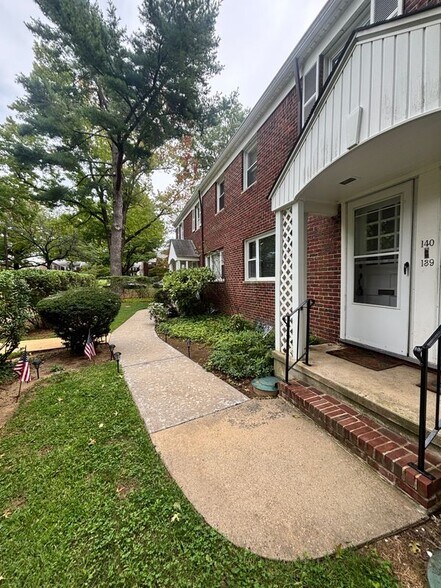 Building Photo - 139 Manor Dr