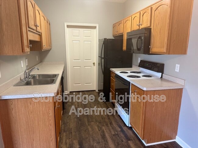 Building Photo - 3115 Lighthouse Dr