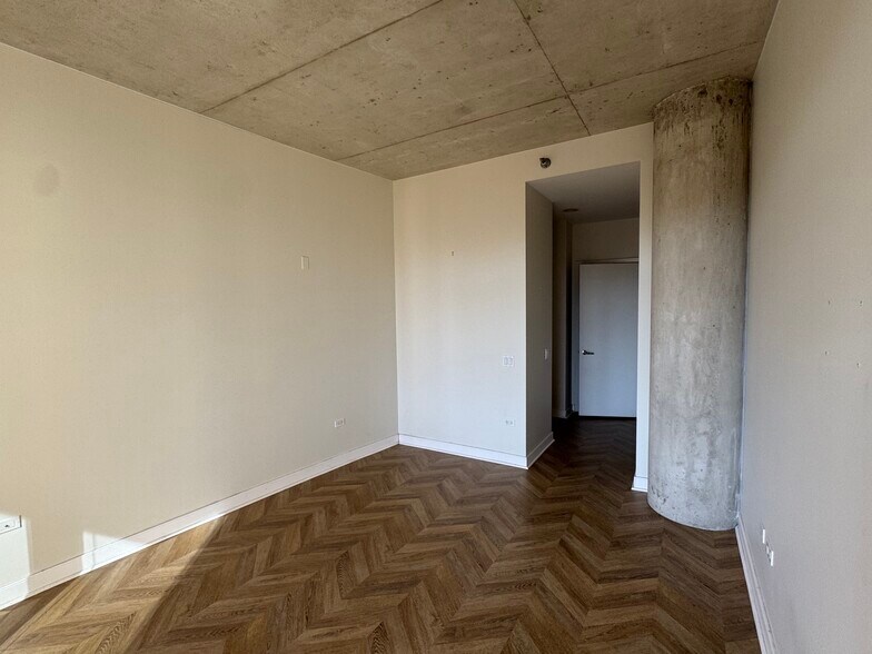 Building Photo - 720 N Larrabee St