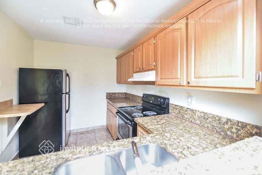 Building Photo - 10805 SW 142nd Ln
