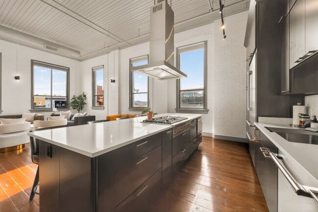 Building Photo - 21 E 15th St