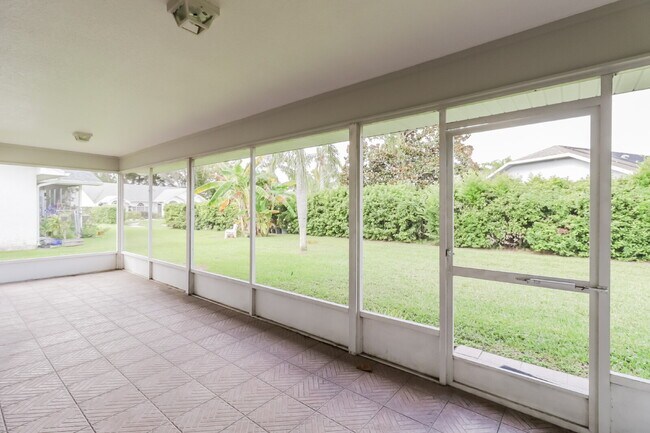 Building Photo - "Charming 3-Bed, 2-Bath Home in Hudson, FL...