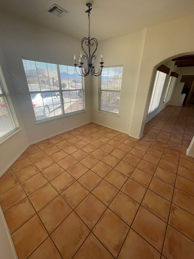 Building Photo - Beautiful 3 Bedroom/2.5 Bathroom Home Loca...