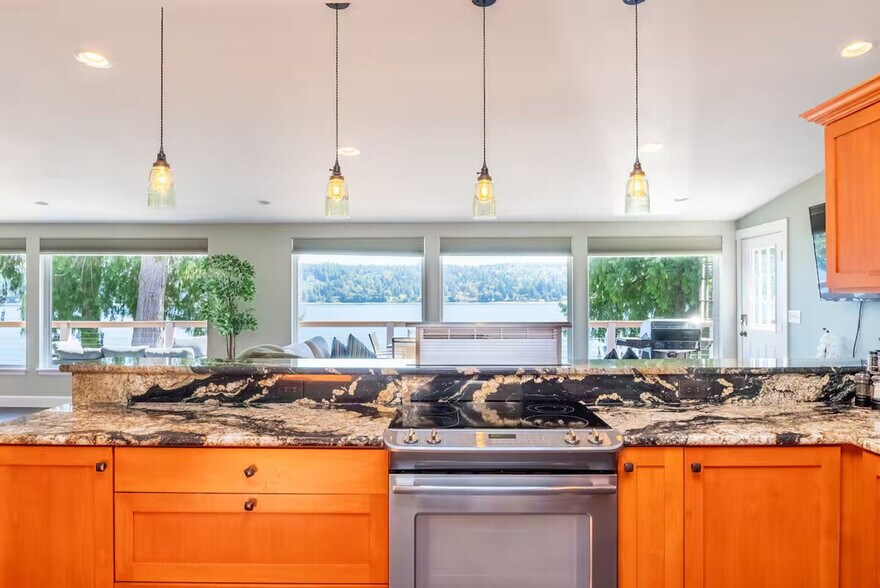 Building Photo - 5627 Illahee Road NE