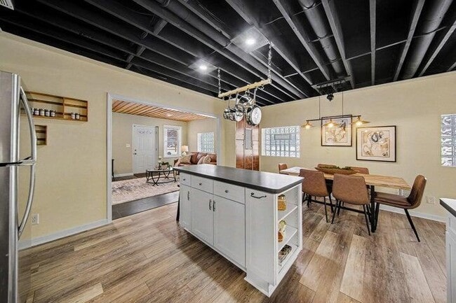 Building Photo - 5990 Plymouth Rd