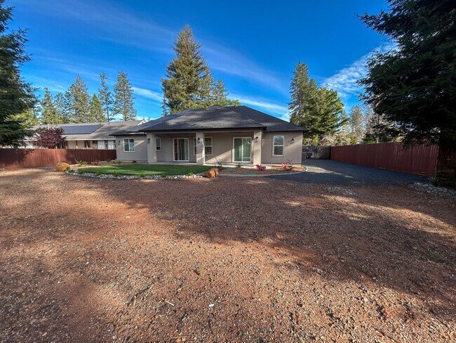 Building Photo - NEWLY BUILT HOME 4 Bed 2.5 Bathroom House in Paradise! Electricity and Solar Included!