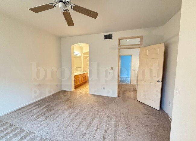 Building Photo - 12640 Springbrook Dr