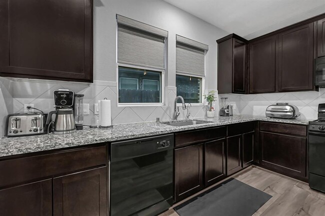 Building Photo - 2509 Ocean Key Dr