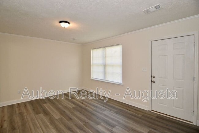 Building Photo - 1924 Roberson Rd