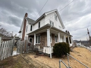 Building Photo - Beautiful 5 Bedroom 2.5 Bath Single Family...