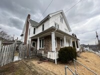 Building Photo - Beautiful 5 Bedroom 2.5 Bath Single Family...