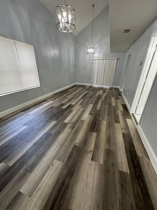 Building Photo - Fully renovated 3/2 Single-Family Home Available for Immediate rent!